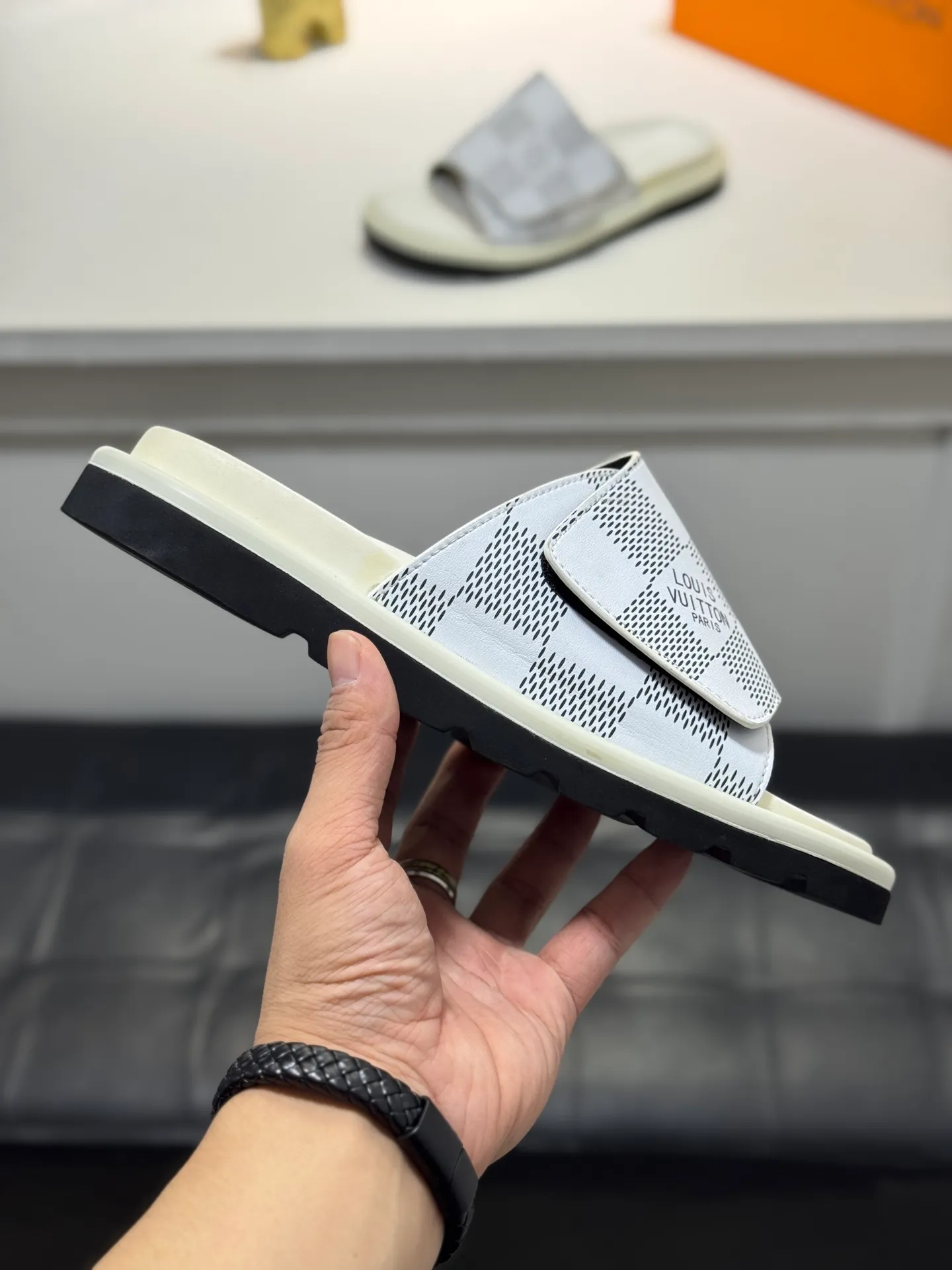 Men's Men's Shoes💰360 [New Style]🦇🦇Top Original [Louis Vuitton] Slippers for Couples👫Spring and Summer Style🎯🎯As an active family in the fashion industry ⭐ Lv takes bold innovation as its true nature ⚡Fabric and floral with hardware🔥Clean and neat ⚡Fashionable and elegant🌹Multiple colors available Size: 36-44 (45. Customized